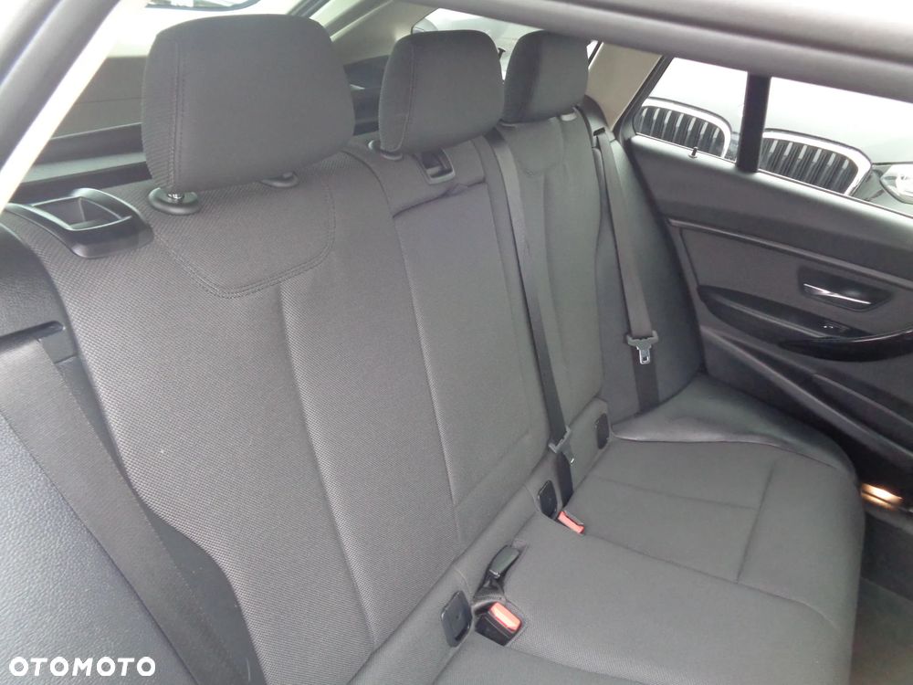 BMW Seria 3 320d xDrive Edition Luxury Line Purity - 18