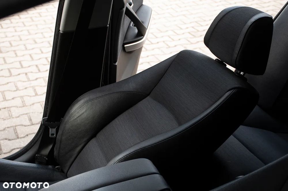 BMW Seria 3 318i Edition Sport - 39