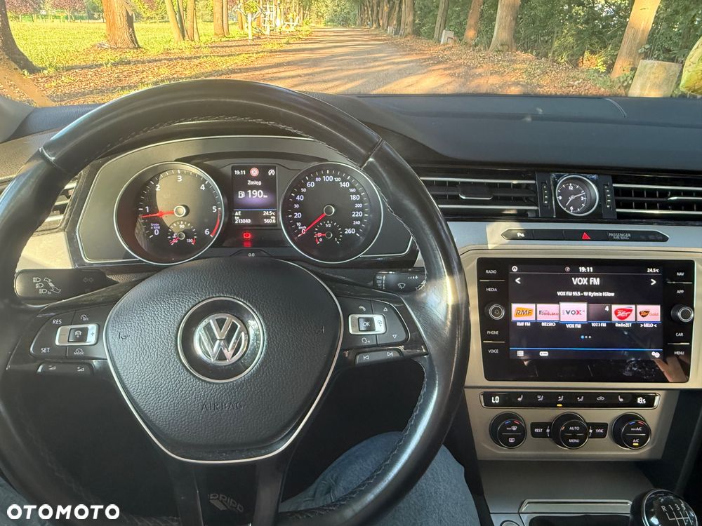 Volkswagen Passat - 9