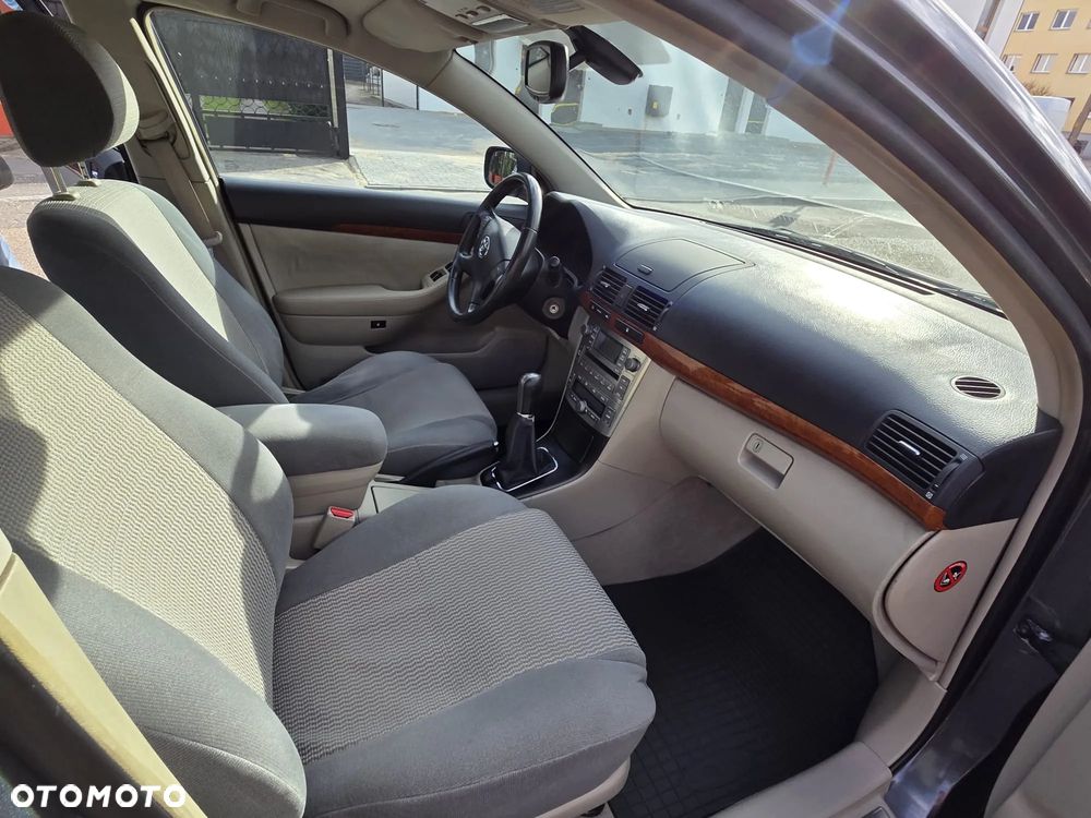 Toyota Avensis - 6