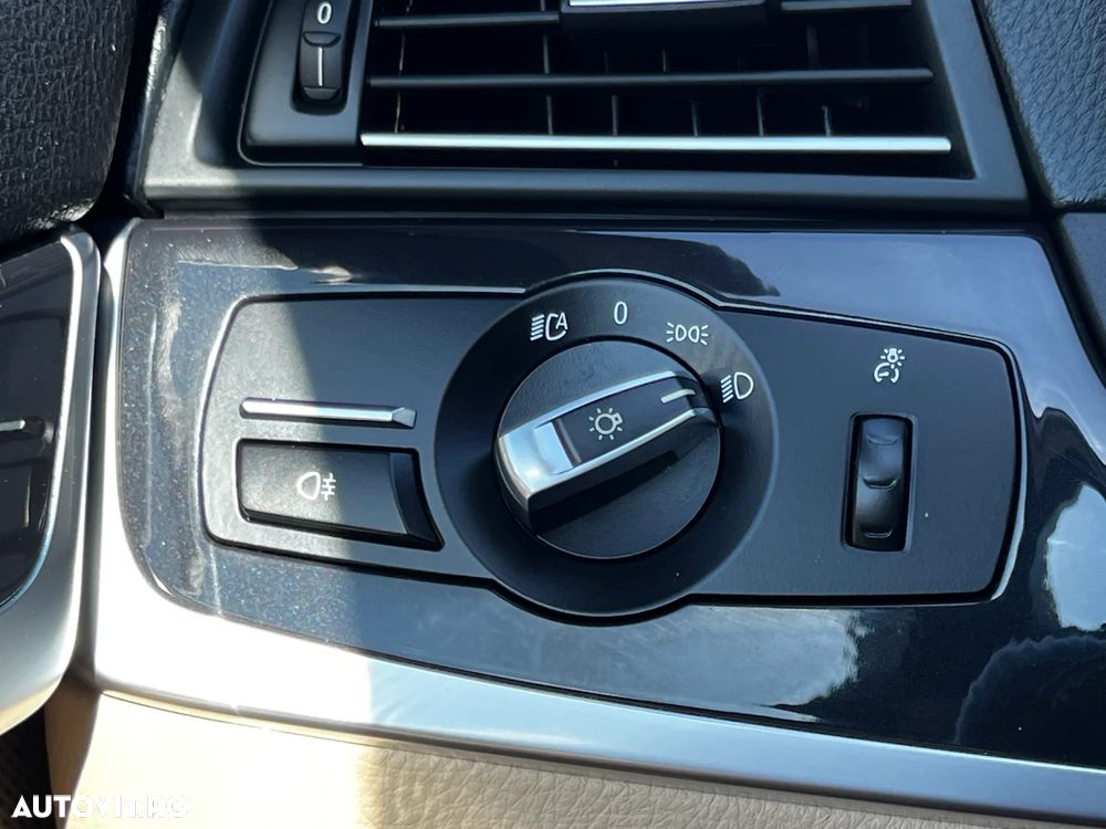 BMW Seria 5 525d Touring - 23