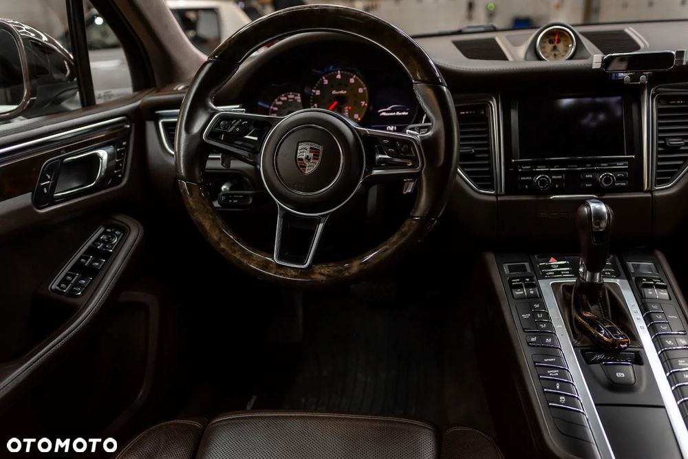 Porsche Macan Turbo - 23