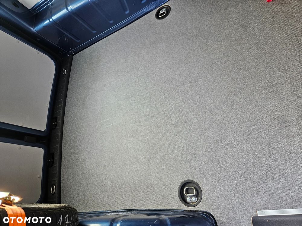 Volkswagen Caddy - 11