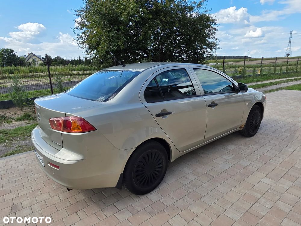 Mitsubishi Lancer 1.5 Inform - 11