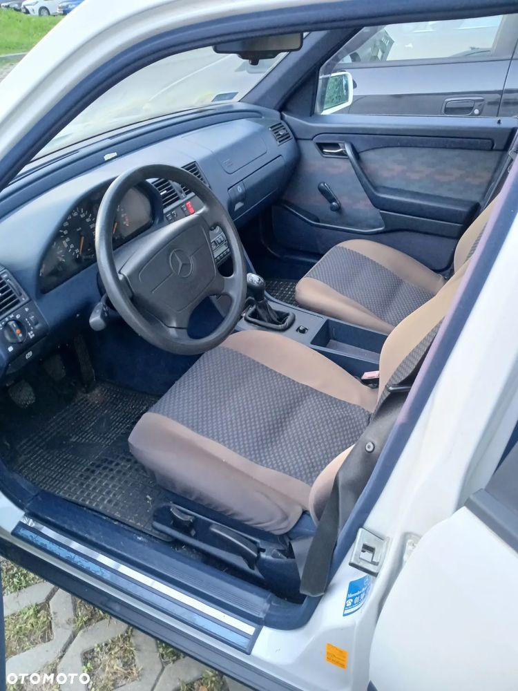 Mercedes-Benz Klasa C 200 Classic - 2