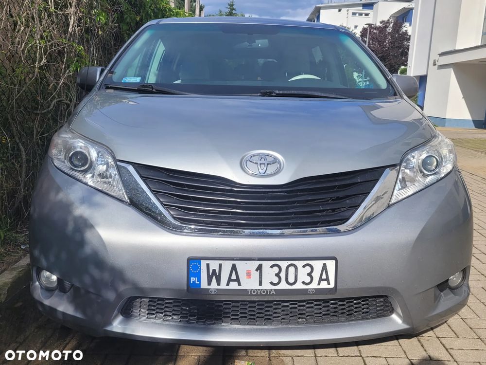 Toyota Sienna 3.5 V6 - 22
