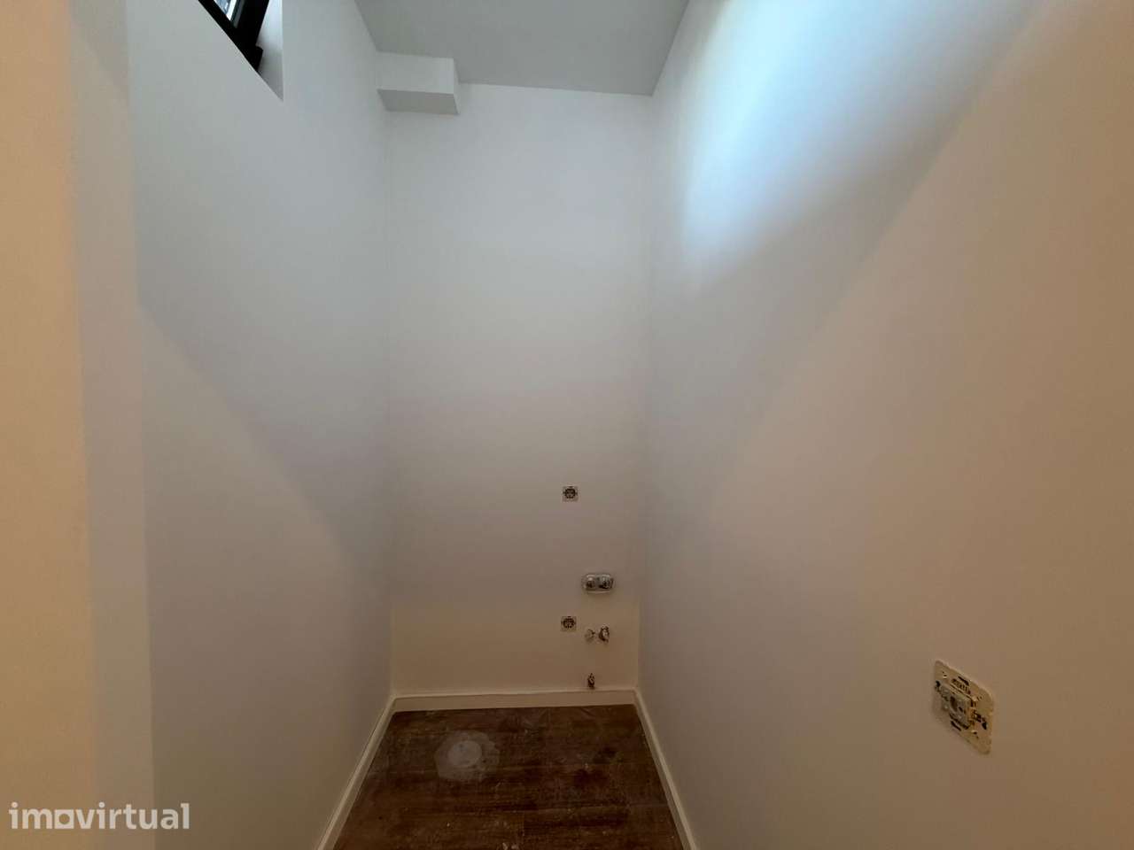Apartamento T3 Duplex junto à estação de comboios São Romão Coronado - Grande imagem: 5/32