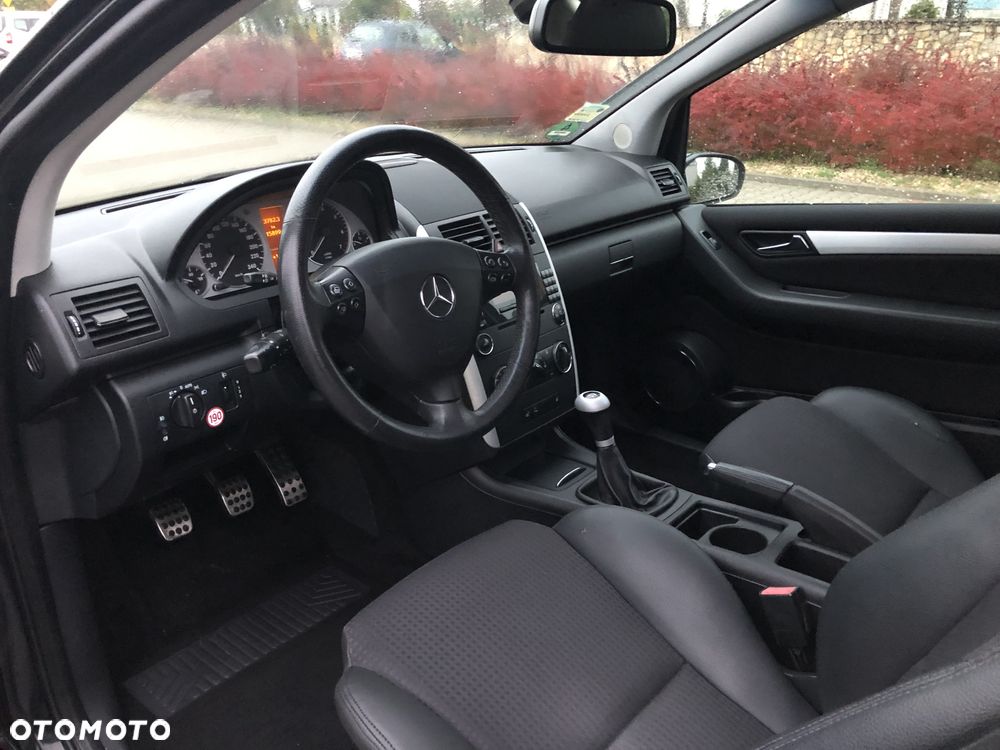 Mercedes-Benz Klasa A 200 Avantgarde Special Edition - 26