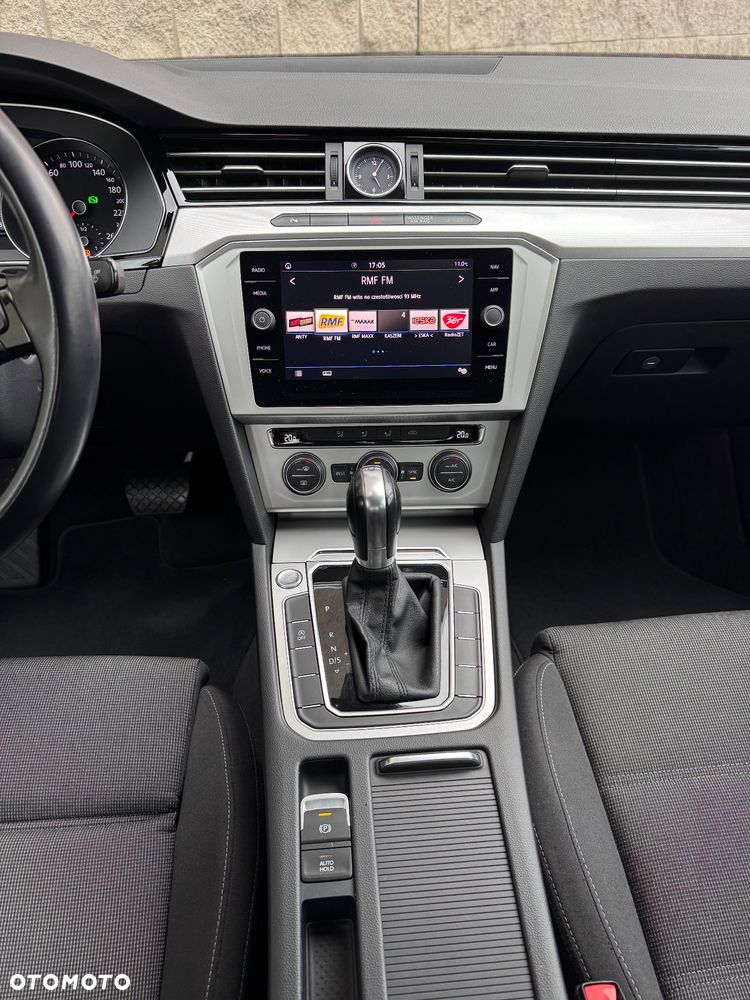 Volkswagen Passat 2.0 TDI SCR Comfortline DSG - 14