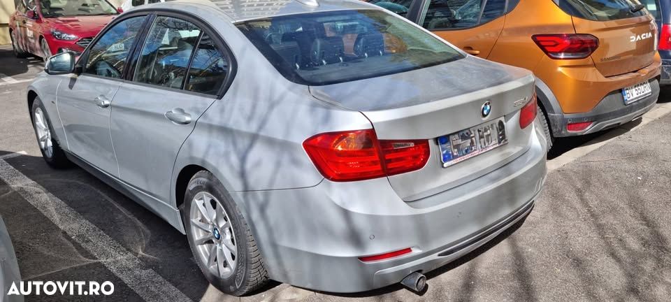 BMW Seria 3 320i Efficient Dynamics Edition Sport Line - 12