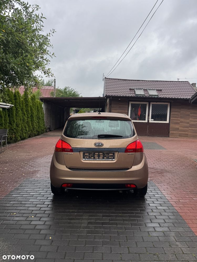 Kia Venga - 5