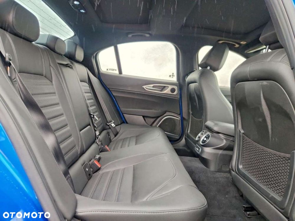 Alfa Romeo Giulia - 9