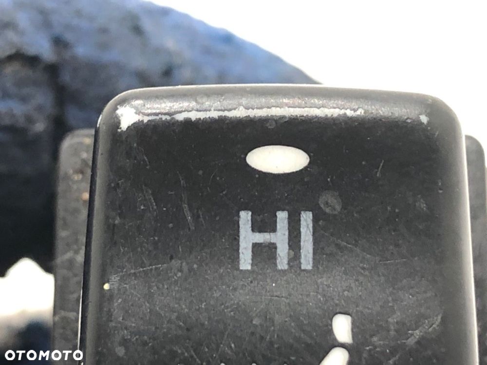 PRZEŁĄCZNIK OGRZEWANIA FOTELA  SSANGYONG CHAIRMAN (HT_) 1997 - 2022 3.2 165 kW [225 KM] benzyna - 3