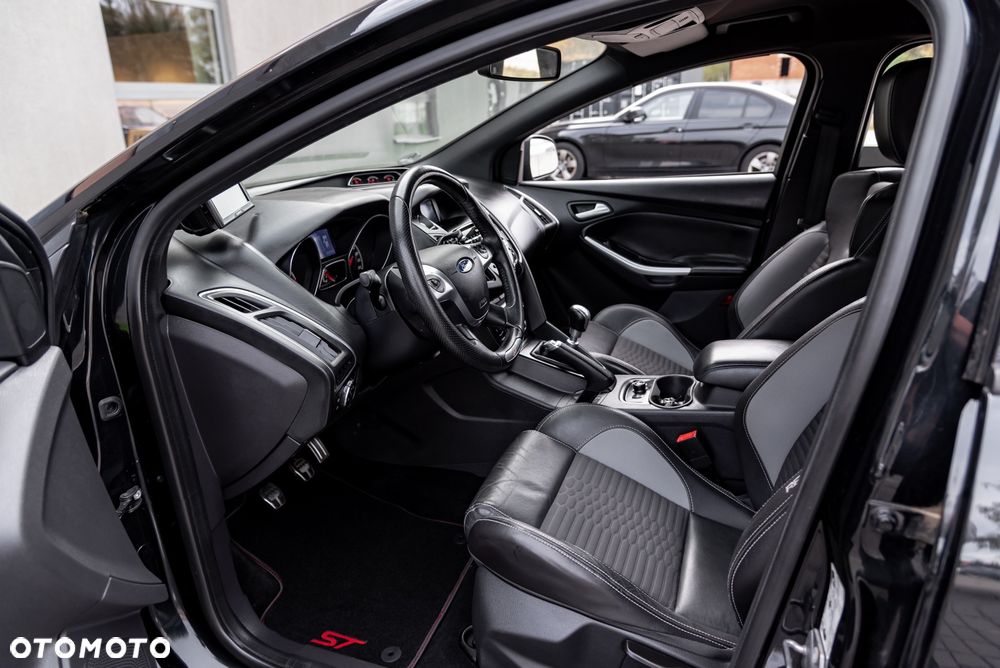 Ford Focus 2.0 EcoBoost ST - 17