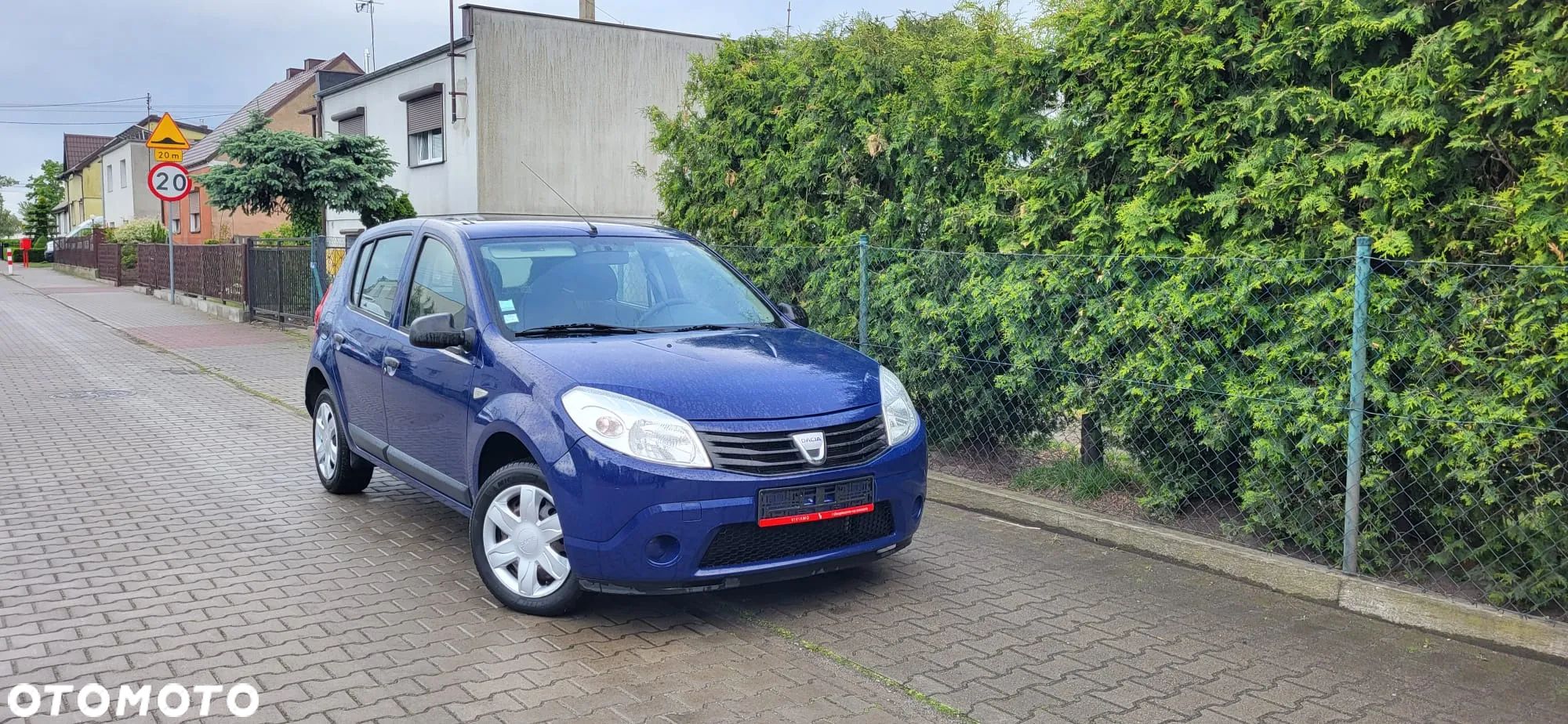 Dacia Sandero 1.2 16V 75 Essentiel - 1