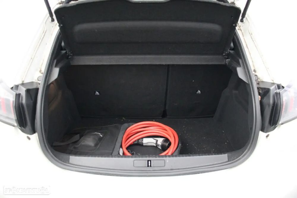Peugeot e-208 Allure - 9