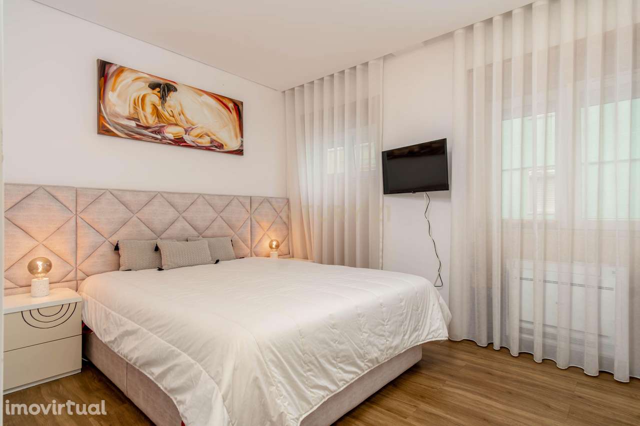 Apartamento T2  Renovado com Terraço na Pontinha - Grande imagem: 3/33