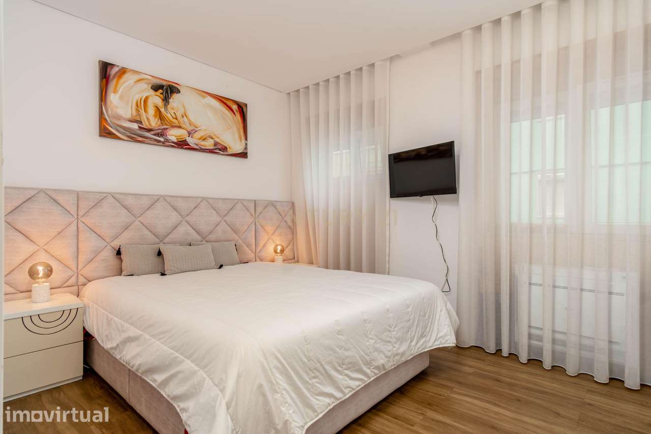 Apartamento T2  Renovado com Terraço na Pontinha - Grande imagem: 3/33