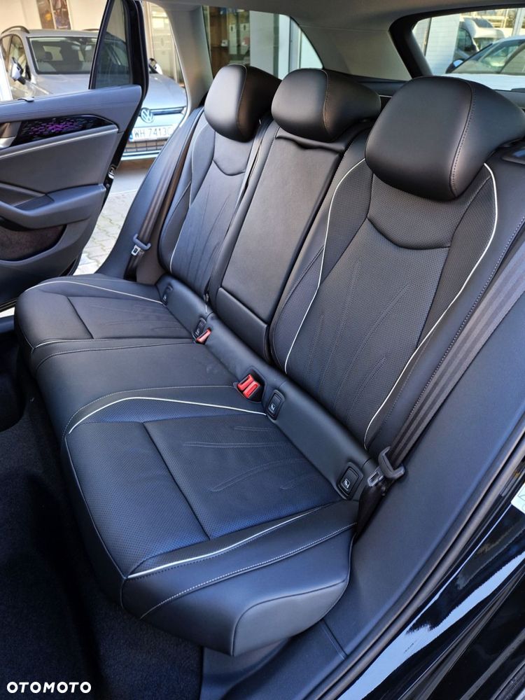 Volkswagen Passat - 13