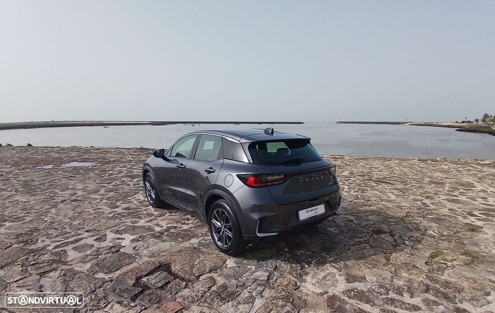 Lexus LBX Elegant - 4