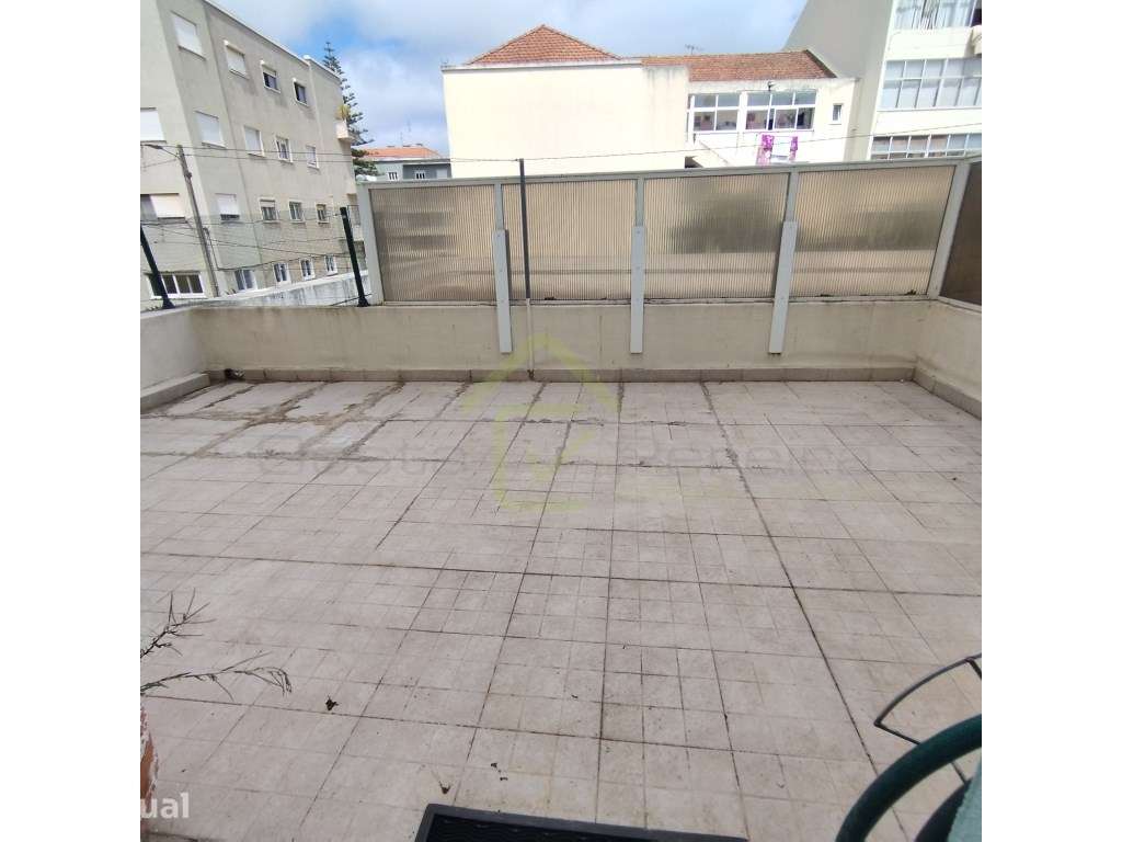 T2 com terraço no CENTRO da cidade - Grande imagem: 2/15