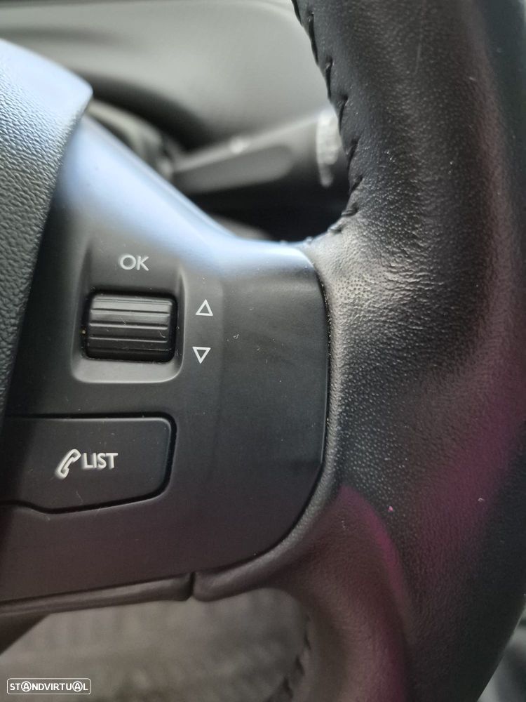 Peugeot 2008 1.2 PureTech Style - 27
