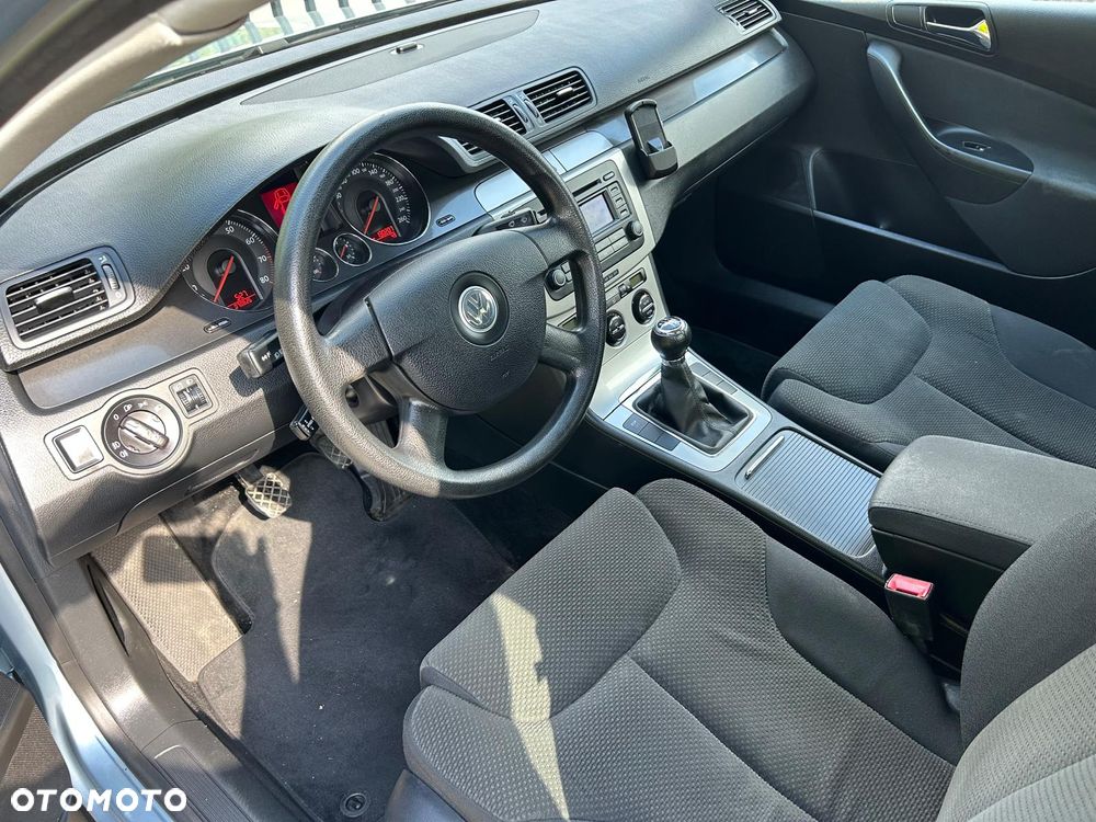 Volkswagen Passat 1.6 FSI Comfortline - 4