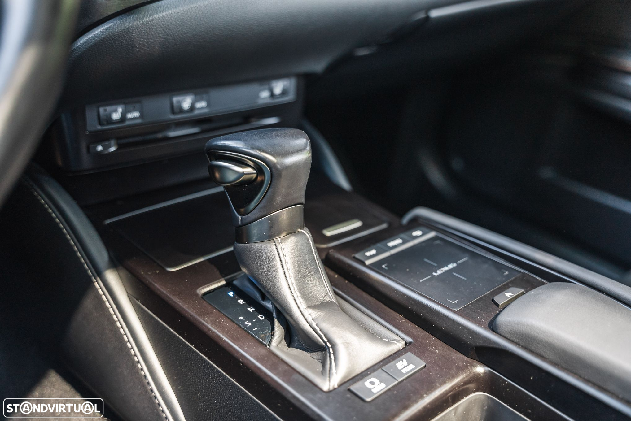 Lexus es-300h Special Edition - 34