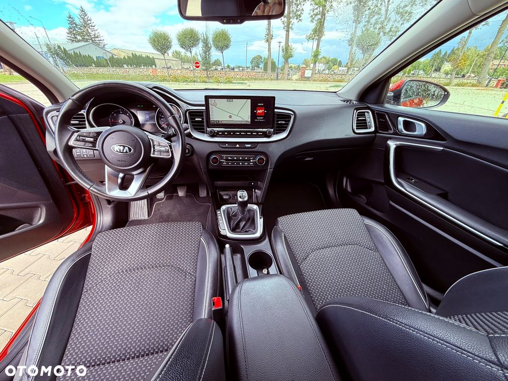 Kia Ceed 1.6 CRDi (48V Mild-Hybrid) Platinum - 17