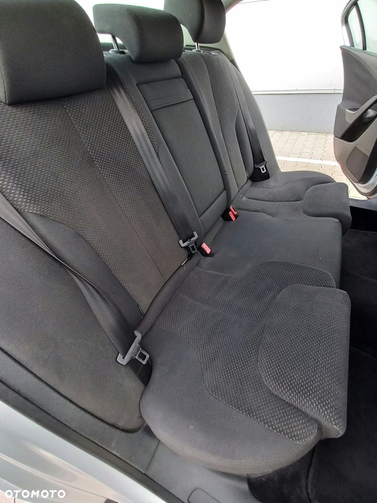 Volkswagen Passat - 25