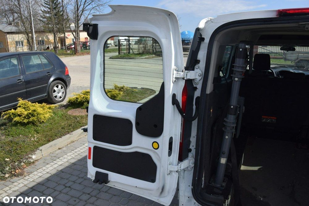 Ford Tourneo Connect Grand - 19