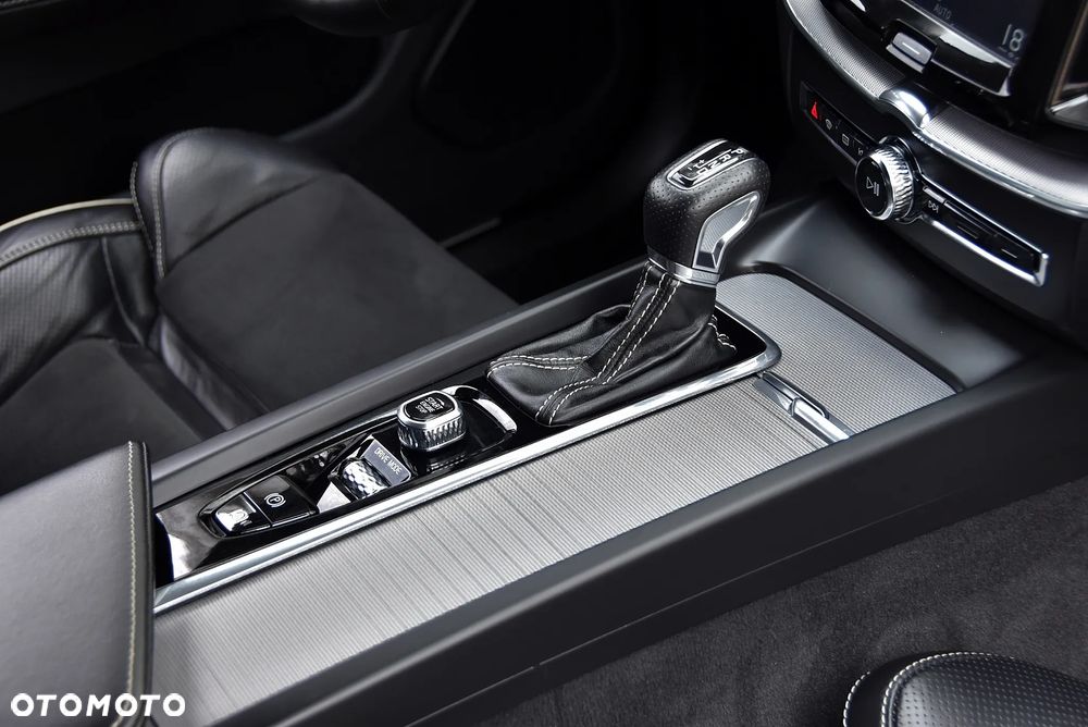 Volvo XC 60 D4 R-Design - 34