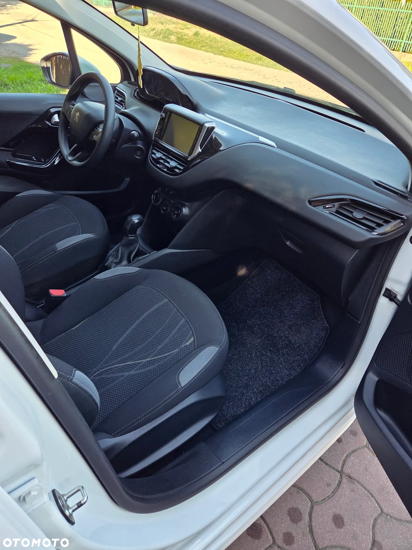 Peugeot 208 - 22