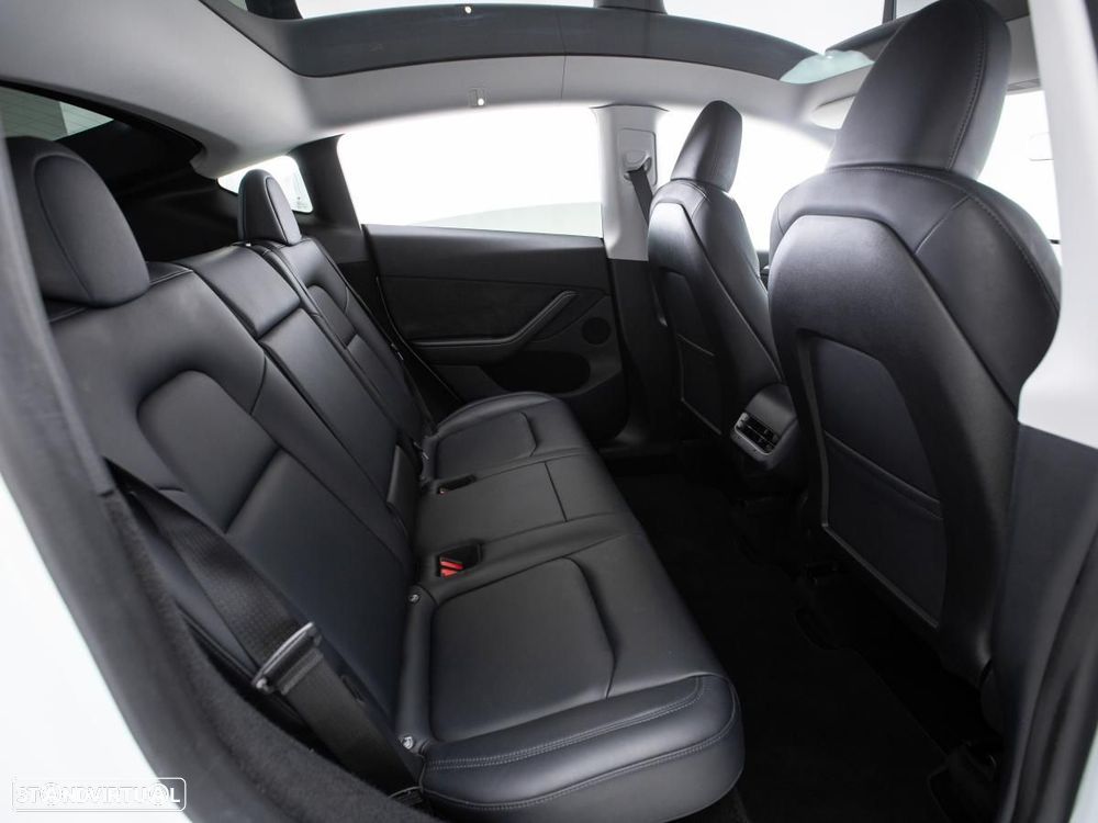 Tesla Model Y Long Range Dual Motor AWD - 13