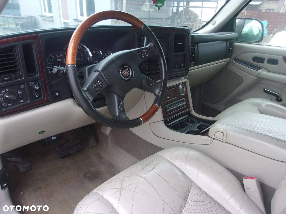 Cadillac Escalade - 5