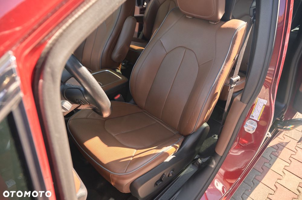 Chrysler Pacifica - 25