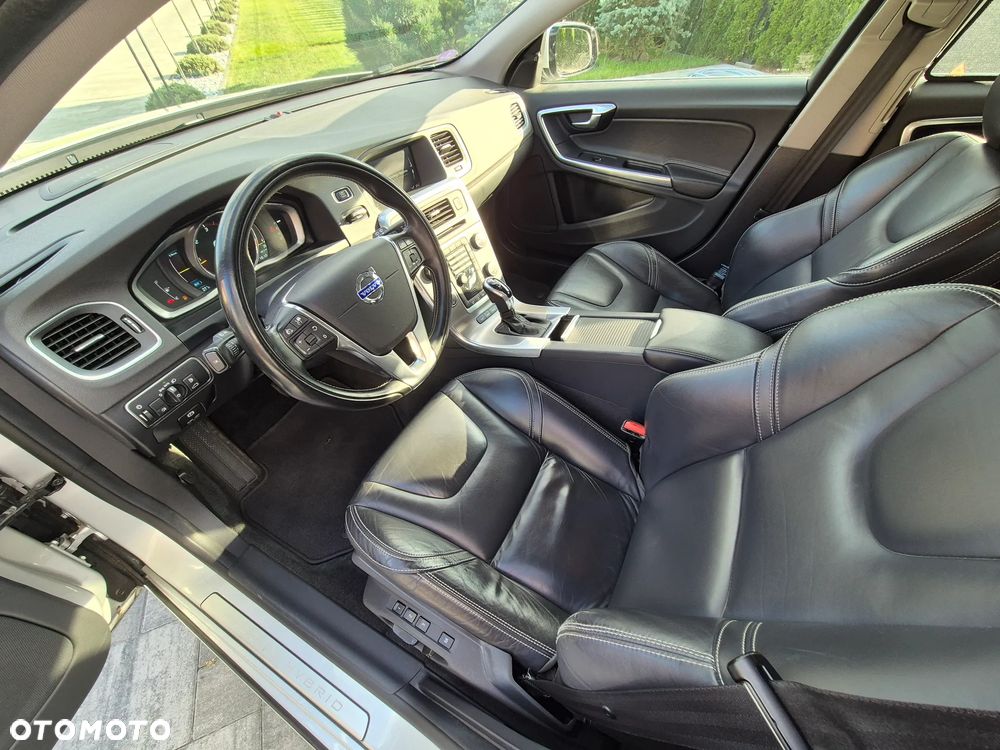Volvo V60 D6 AWD Plug-in Hybrid Summum - 14
