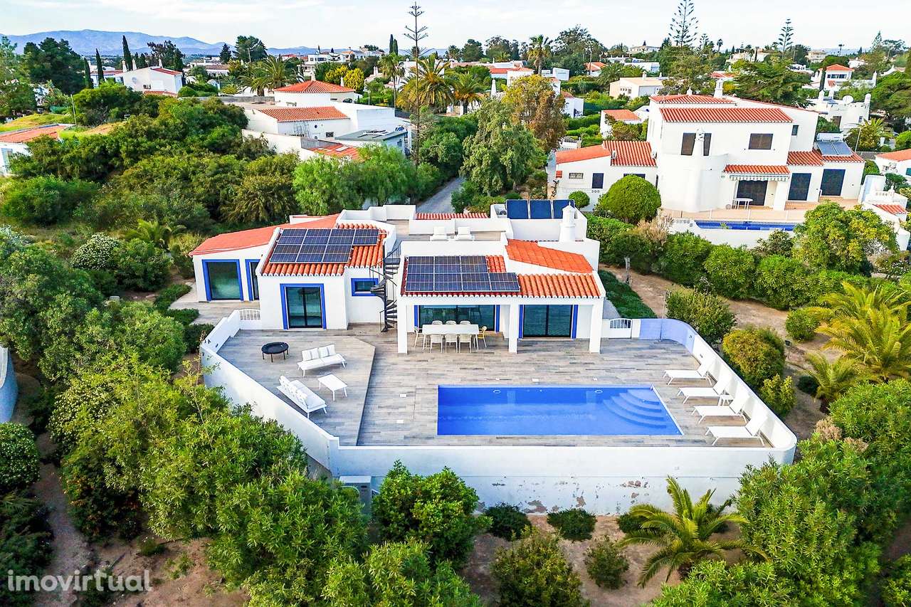 Deslumbrante moradia com piscina, terraço e vista mar - Grande imagem: 3/51