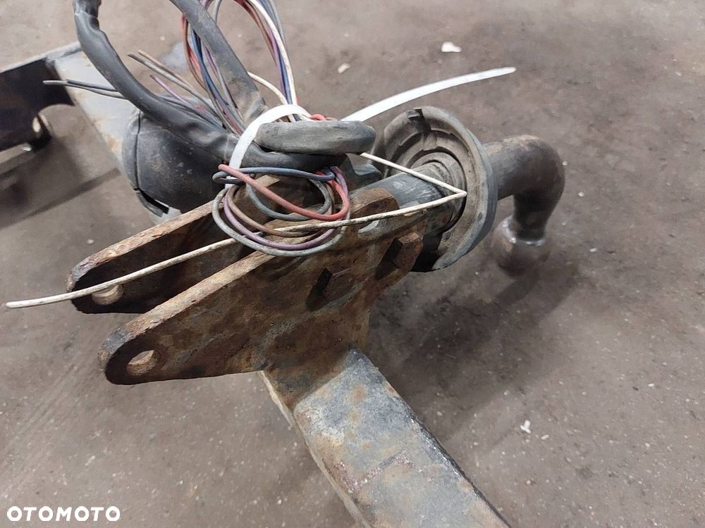 HAK HOLOWNICZY BRAK TABLICZKI VOLVO V40 I LIFT ID: 236191 - 3