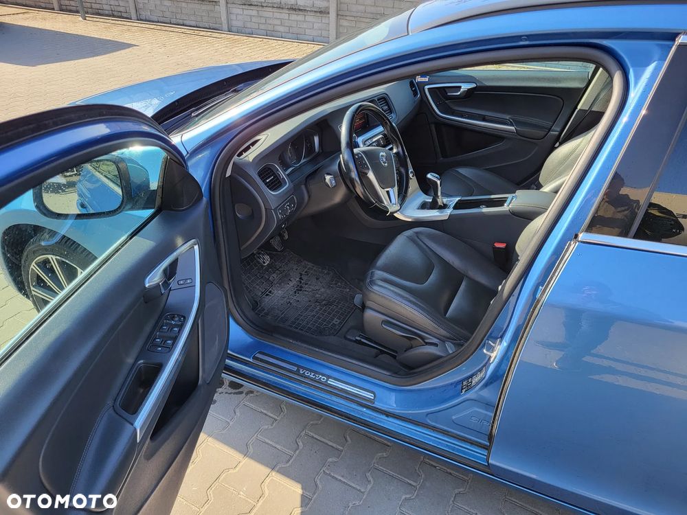 Volvo V60 D2 Momentum - 8