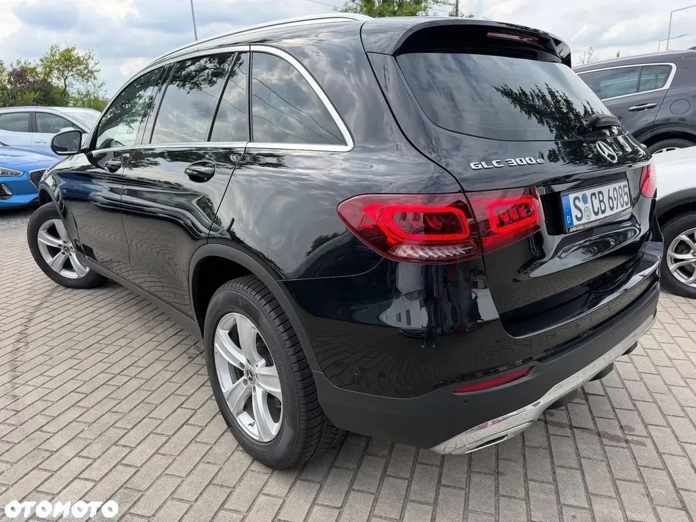 Mercedes-Benz GLC 300 e 4-Matic - 3