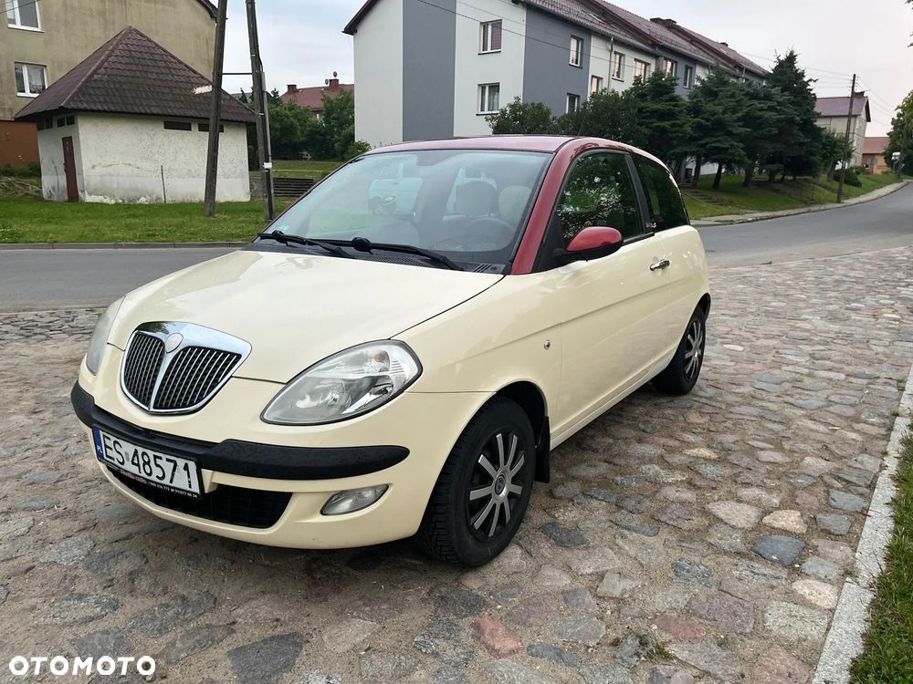 Lancia Ypsilon 1.4 16V Elegante Plus - 1