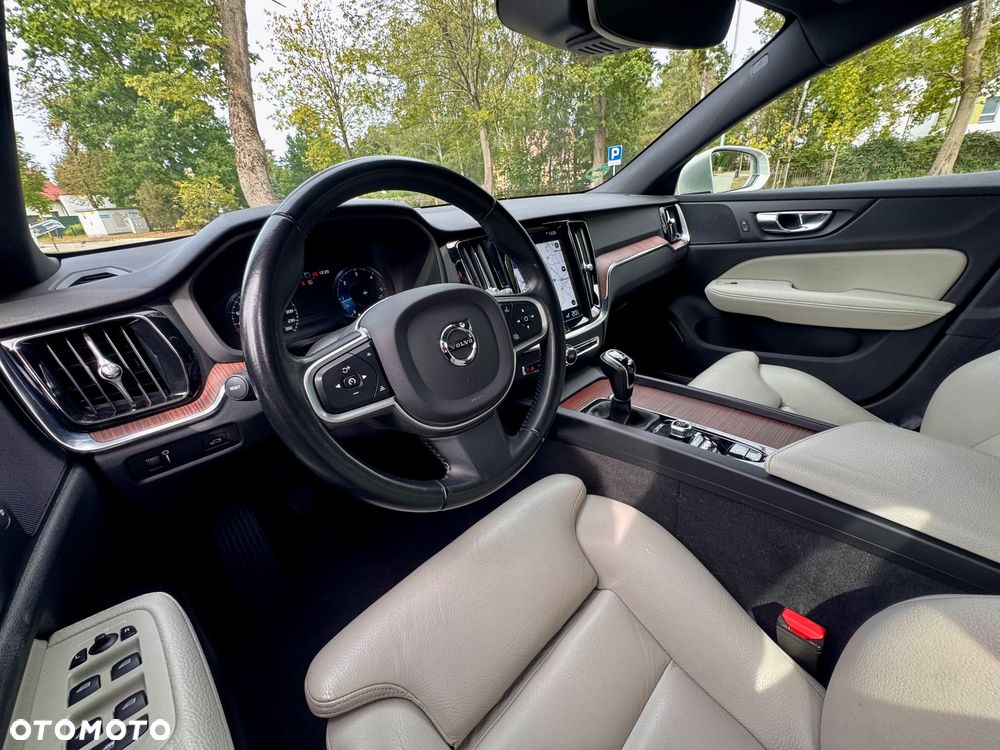 Volvo V60 D3 Momentum Pro - 39