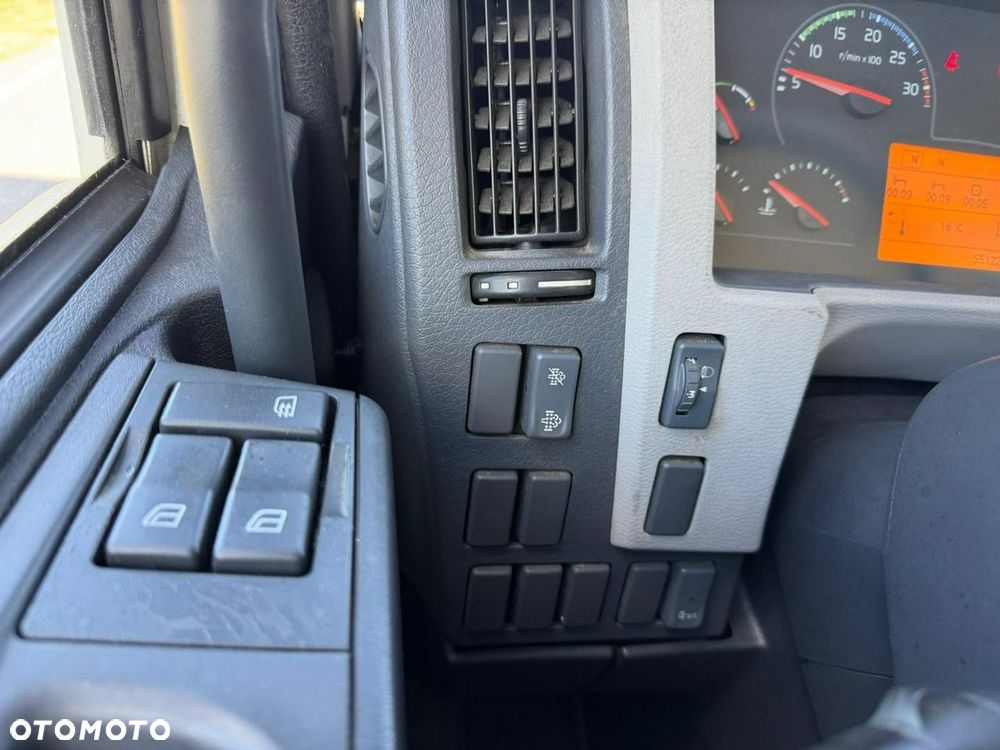 Volvo FL 250 KLIMA PODUSZKA WINDA KLAPA PRZEBIEG UDOKUMENTOWANY - 18
