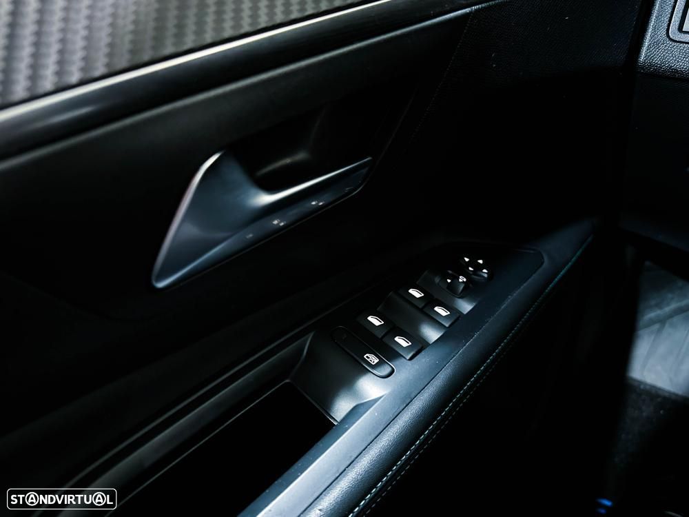 Peugeot 5008 Hybrid 136 e-DSC GT - 29