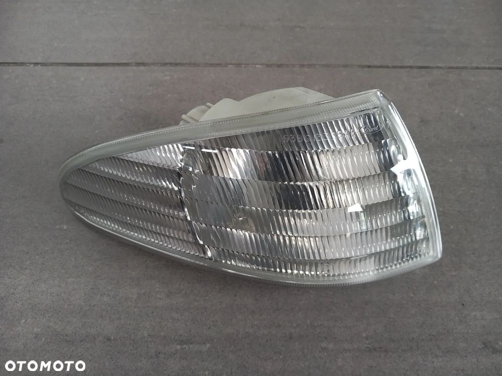 Lampa przednia - kierunkowskaz prawy Ford Mondeo 1992-1996 1059110 - 1