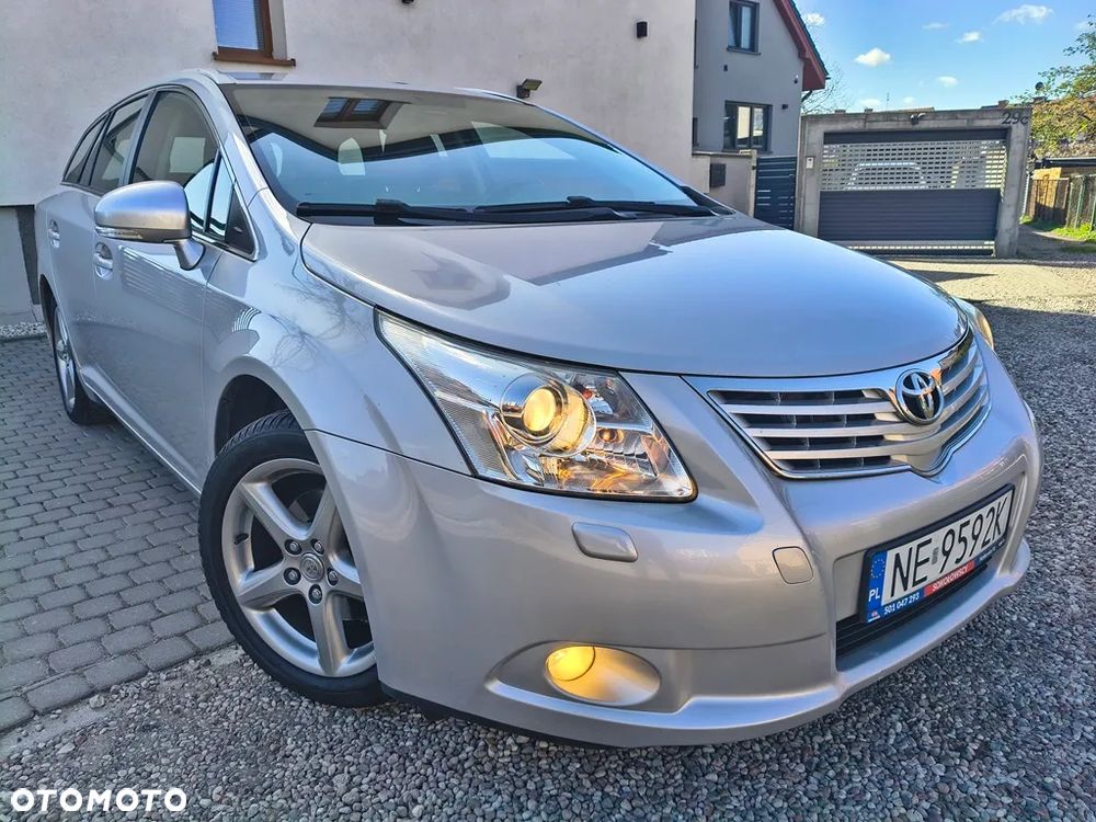 Toyota Avensis Touring Sports 1.8 Executive - 1
