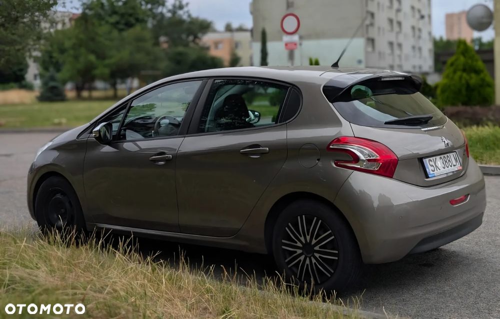 Peugeot 208 1.2 PureTech Active ETG5 - 5