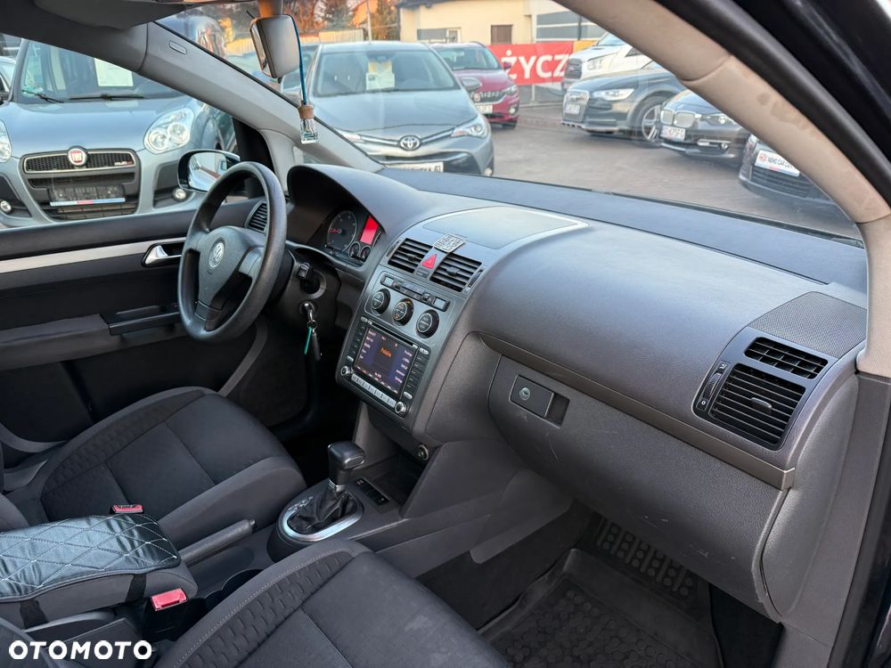 Volkswagen Touran 2.0 TDI DSG United - 24
