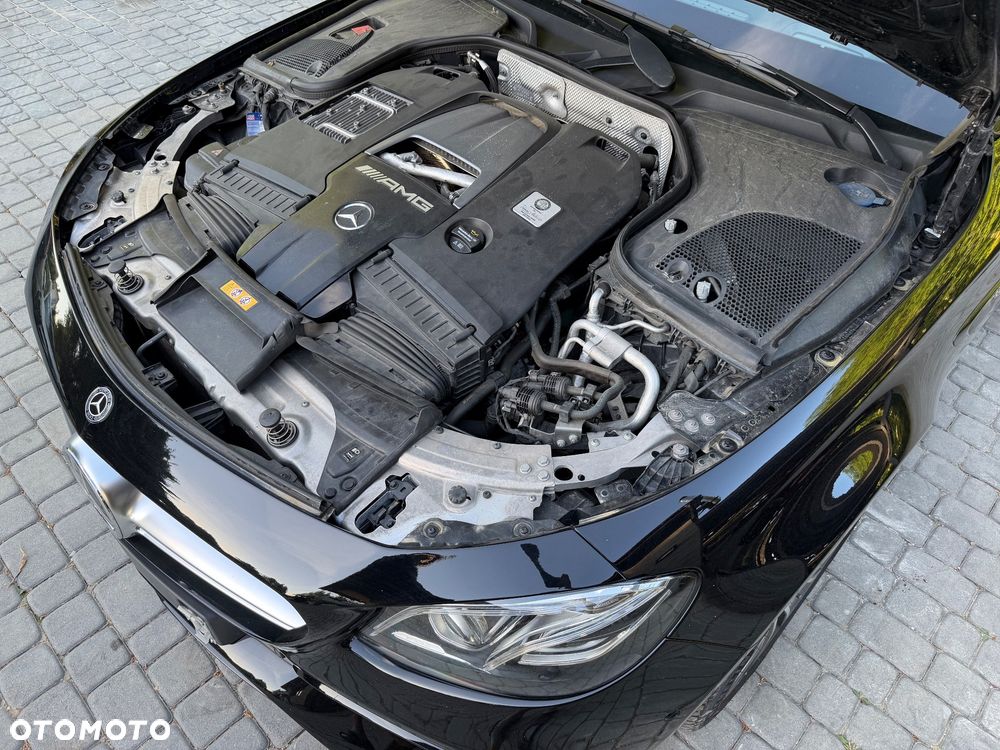 Mercedes-Benz Klasa E AMG 63 S 4Matic+ AMG Speedshift MCT-9G - 22